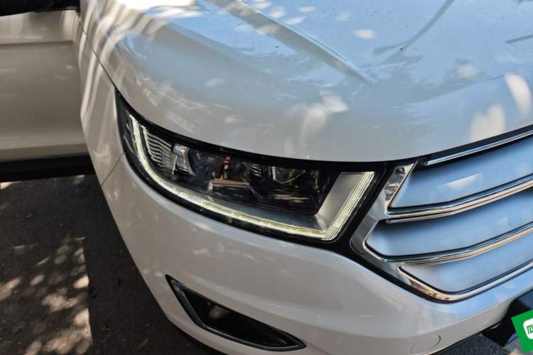Used Ford Edge 2016 EcoBoost 245 Two-Wheel-Drive Titanium 7-Seater Right Front Headlight