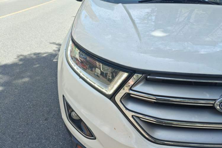Used Ford Edge 2016 EcoBoost 245 Four-Wheel Drive Titanium 7-Seater Right Front Headlight