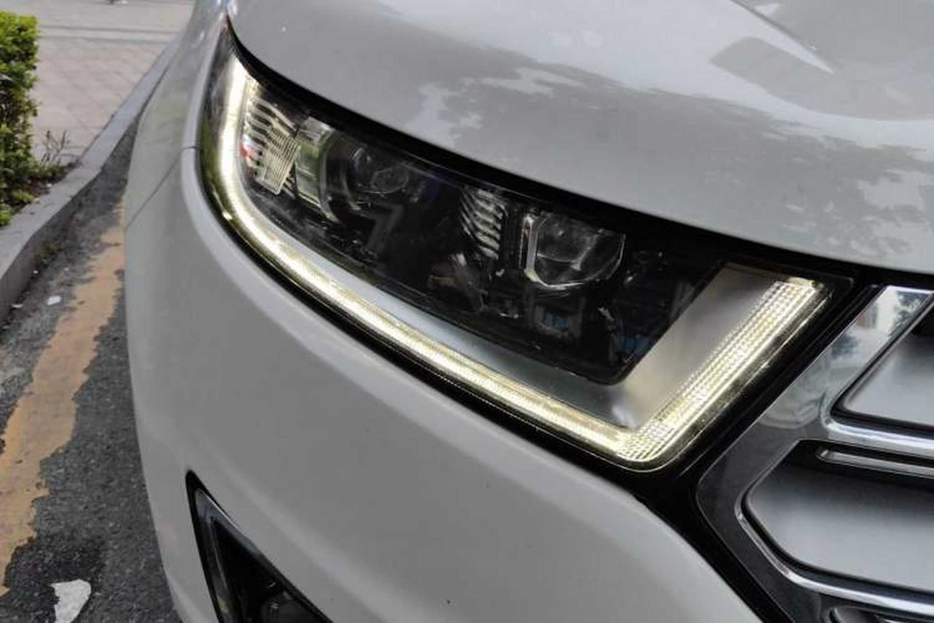 Used Ford Edge 2016 EcoBoost 245 Two-Wheel-Drive Titanium 7-Seater Right Front Headlight
