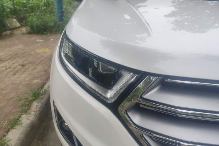 Used Ford Edge 2016 EcoBoost 245 Two-Wheel-Drive Titanium 7-Seater Right Front Headlight