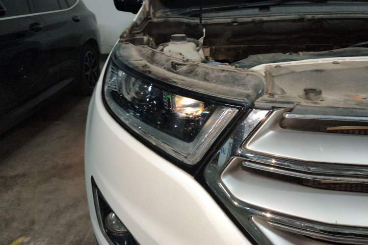 Used Ford Edge 2016 EcoBoost 245 Four-Wheel Drive Titanium Edition 7-Seater Right Front Headlight