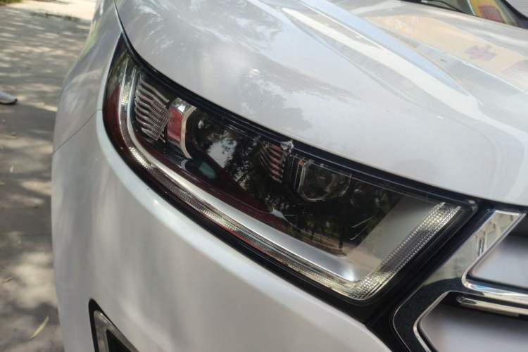 Used Ford Edge 2016 EcoBoost 245 Four-Wheel Drive Titanium 7-Seater Right Front Headlight