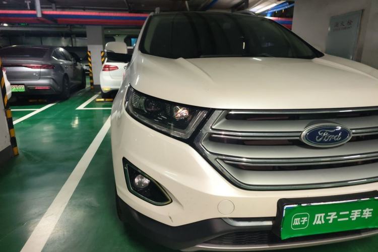 Used Ford Edge 2016 EcoBoost 245 Four-Wheel Drive Titanium Edition 7-Seater Right Front Headlight