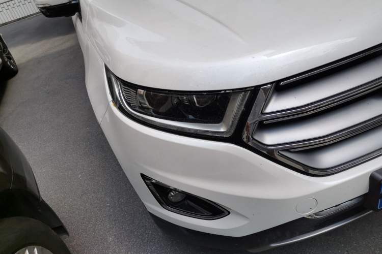 Used Ford Edge 2016 EcoBoost 245 Four-Wheel Drive Titanium Edition 7-Seater Right Front Headlight