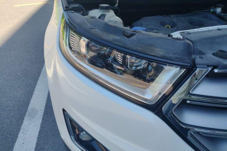 Used Ford Edge 2016 EcoBoost 245 Four-Wheel Drive Titanium 7-Seater Right Front Headlight