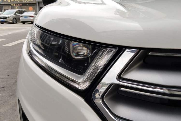Used Ford Edge 2016 EcoBoost 245 Two-Wheel-Drive Titanium 7-Seater Right Front Headlight