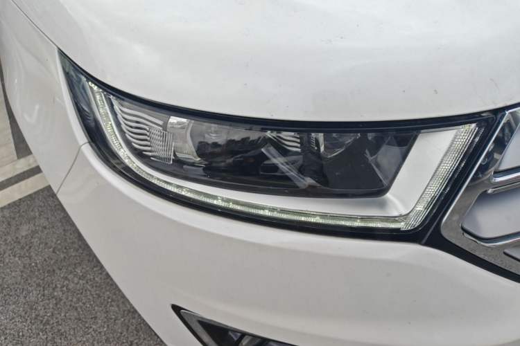 Used Ford Edge 2016 EcoBoost 245 Four-Wheel Drive Titanium 7-Seater Right Front Headlight