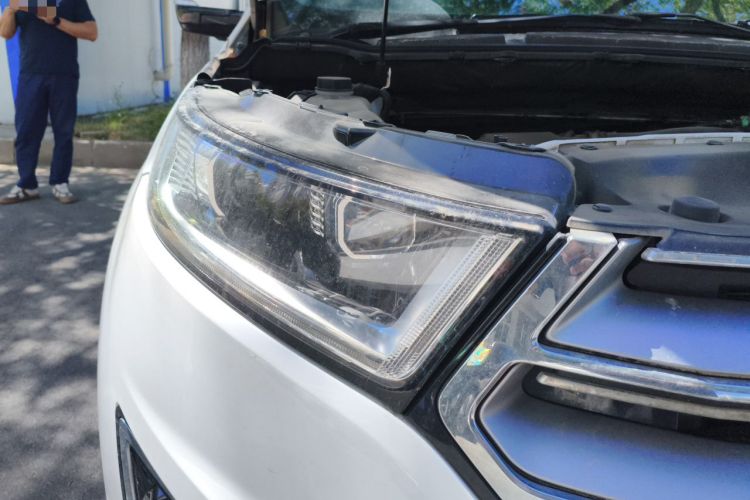 Used Ford Edge 2016 EcoBoost 245 Four-Wheel Drive Titanium Edition 7-Seater Right Front Headlight