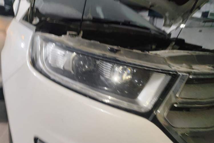 Used Ford Edge 2016 EcoBoost 245 Two-Wheel-Drive Titanium 7-Seater Right Front Headlight