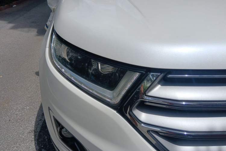 Used Ford Edge 2016 EcoBoost 245 Two-Wheel-Drive Titanium 7-Seater Right Front Headlight