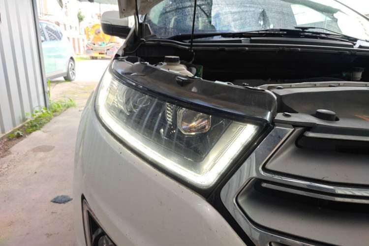 Used Ford Edge 2016 EcoBoost 245 Four-Wheel Drive Titanium Edition 7-Seater Right Front Headlight