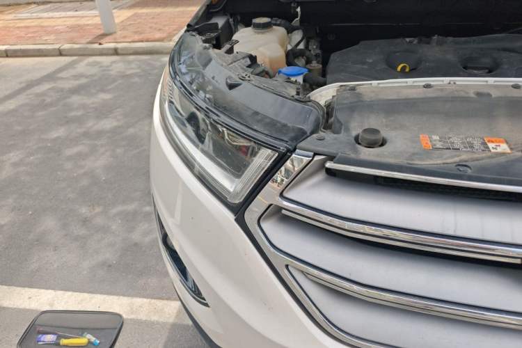 Used Ford Edge 2016 EcoBoost 245 Two-Wheel-Drive Titanium 7-Seater Right Front Headlight