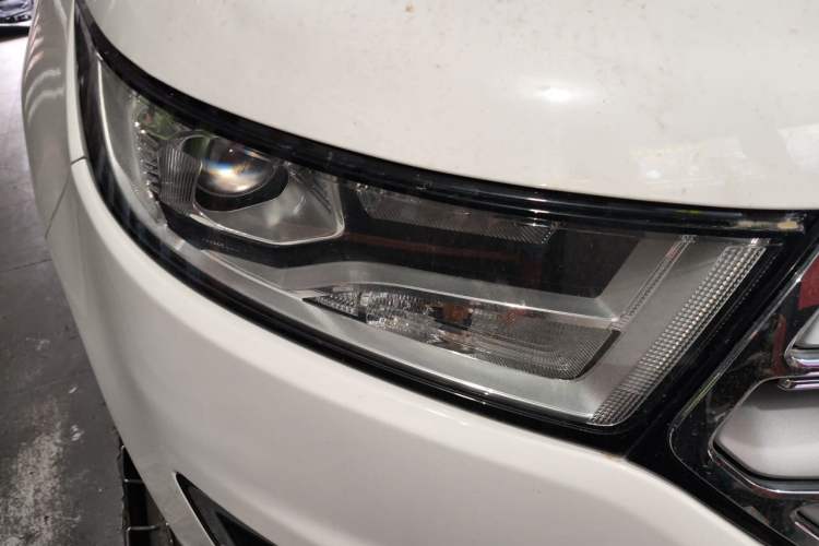 Used Ford Edge 2016 EcoBoost 245 Two-Wheel-Drive Titanium 5-Seater Right Front Headlight
