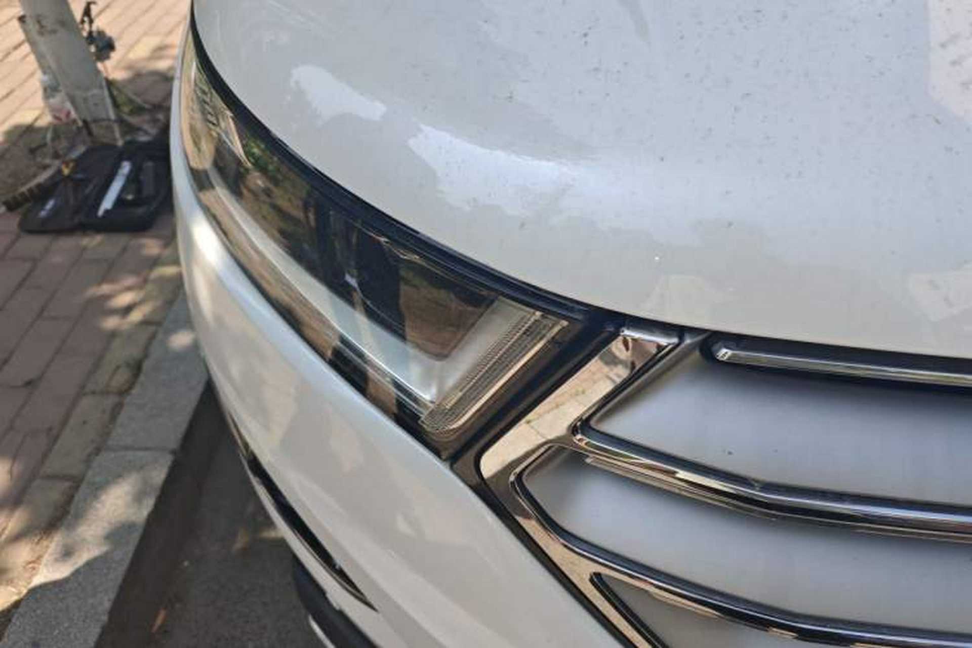 Used Ford Edge 2016 EcoBoost 245 Four-Wheel Drive Titanium Edition 7-Seater Right Front Headlight