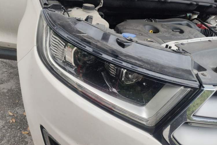 Used Ford Edge 2016 EcoBoost 245 Two-Wheel-Drive Titanium 7-Seater Right Front Headlight