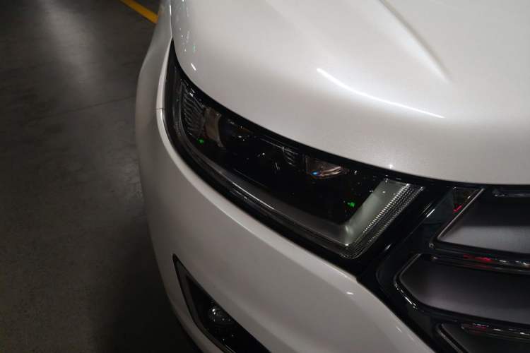 Used Ford Edge 2016 EcoBoost 245 Two-Wheel-Drive Titanium 7-Seater Right Front Headlight