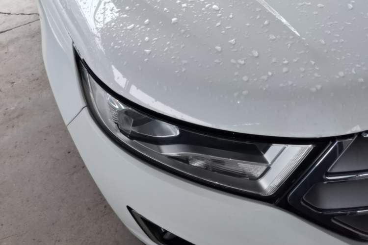 Used Ford Edge 2016 EcoBoost 245 Two-Wheel-Drive Platinum Edition 7-Seater Right Front Headlight