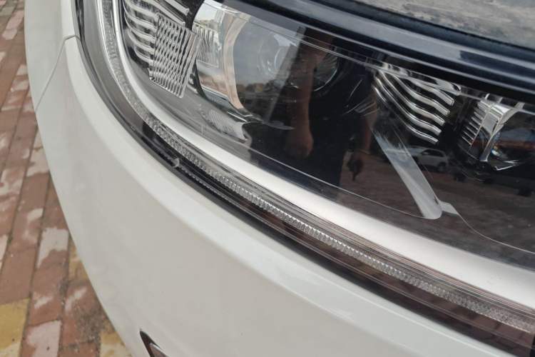 Used Ford Edge 2016 EcoBoost 245 Four-Wheel Drive Titanium Edition 7-Seater Right Front Headlight