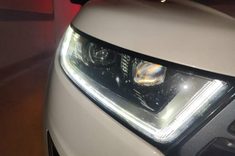 Used Ford Edge 2016 EcoBoost 330 V6 Four-Wheel Drive Sporty 7-Seater Right Front Headlight