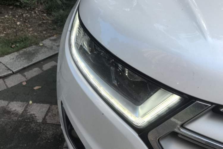 Used Ford Edge 2016 EcoBoost 245 Four-Wheel Drive Titanium 7-Seater Right Front Headlight