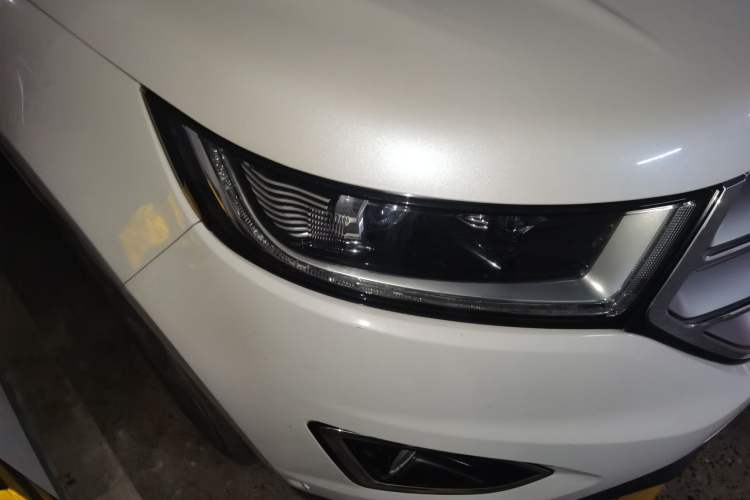 Used Ford Edge 2016 EcoBoost 245 Four-Wheel Drive Titanium 7-Seater Right Front Headlight
