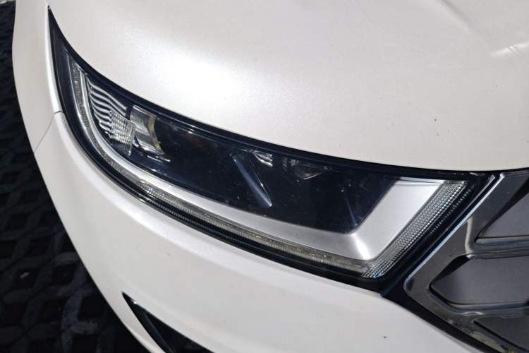 Used Ford Edge 2016 EcoBoost 245 Two-Wheel-Drive Titanium 7-Seater Right Front Headlight