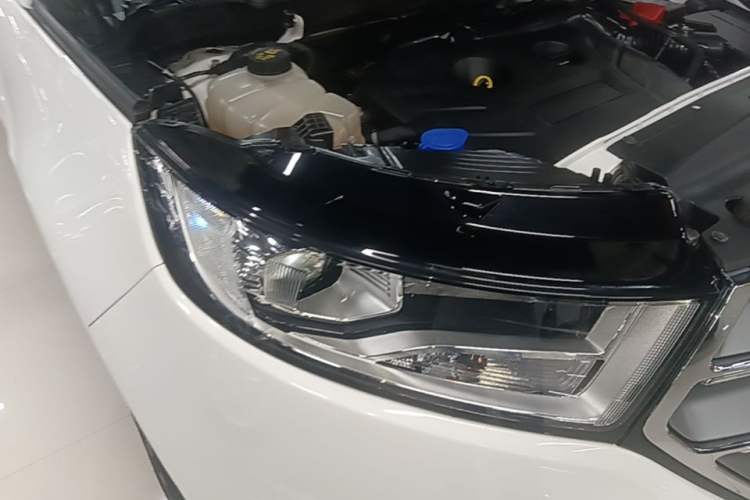 Used Ford Edge 2016 EcoBoost 245 Two-Wheel-Drive Titanium 5-Seater Right Front Headlight