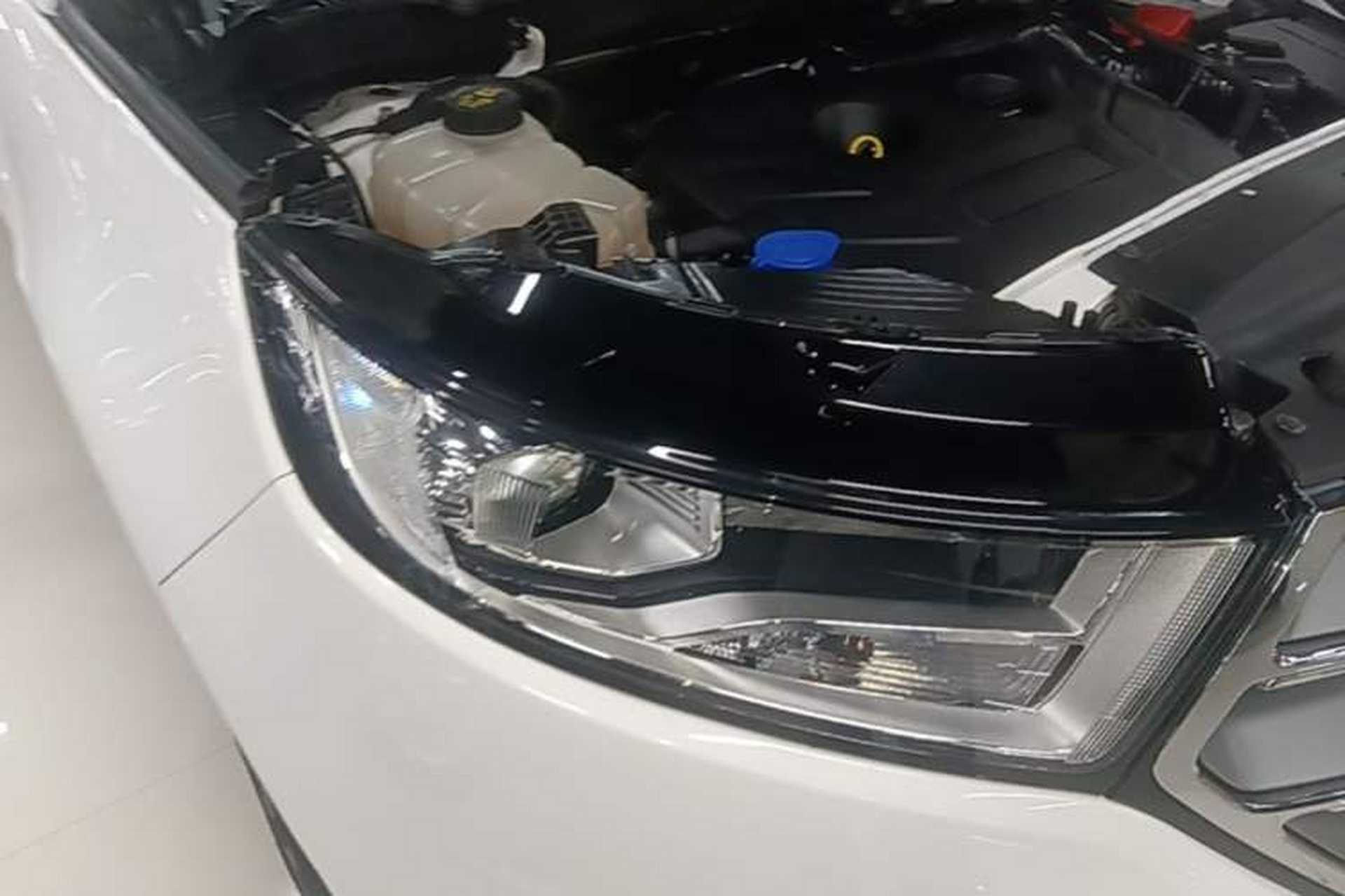 Used Ford Edge 2016 EcoBoost 245 Two-Wheel-Drive Titanium 5-Seater Right Front Headlight