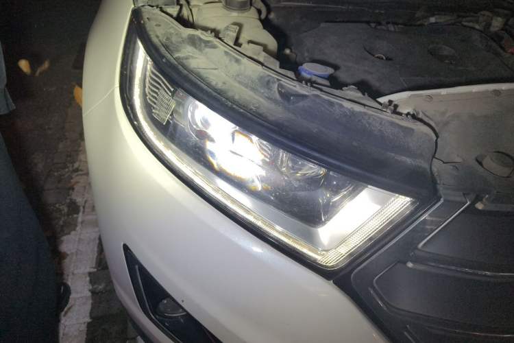 Used Ford Edge 2016 EcoBoost 245 Two-Wheel-Drive Titanium 7-Seater Right Front Headlight