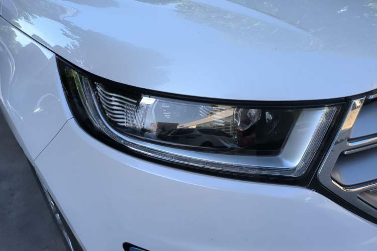 Used Ford Edge 2016 EcoBoost 245 Two-Wheel-Drive Titanium 7-Seater Right Front Headlight