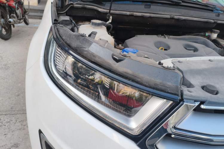 Used Ford Edge 2016 EcoBoost 245 Four-Wheel Drive Titanium 7-Seater Right Front Headlight