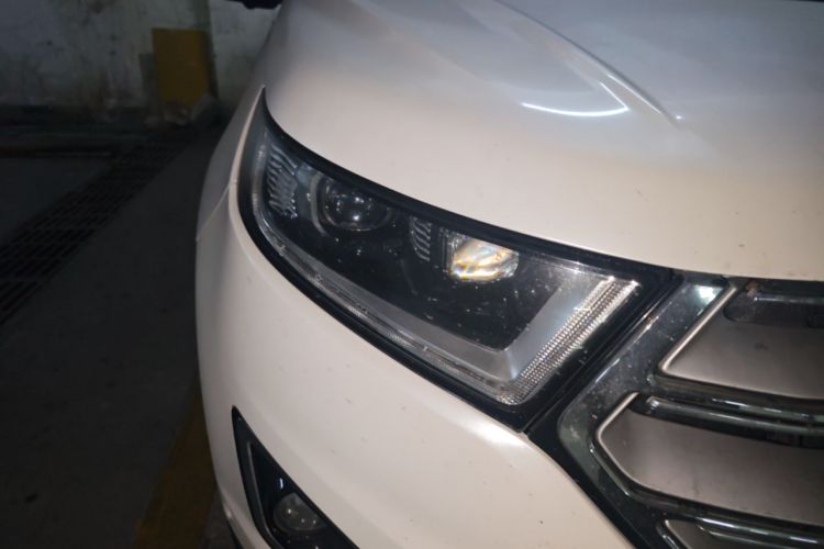 Used Ford Edge 2016 EcoBoost 245 Four-Wheel Drive Titanium 7-Seater Right Front Headlight