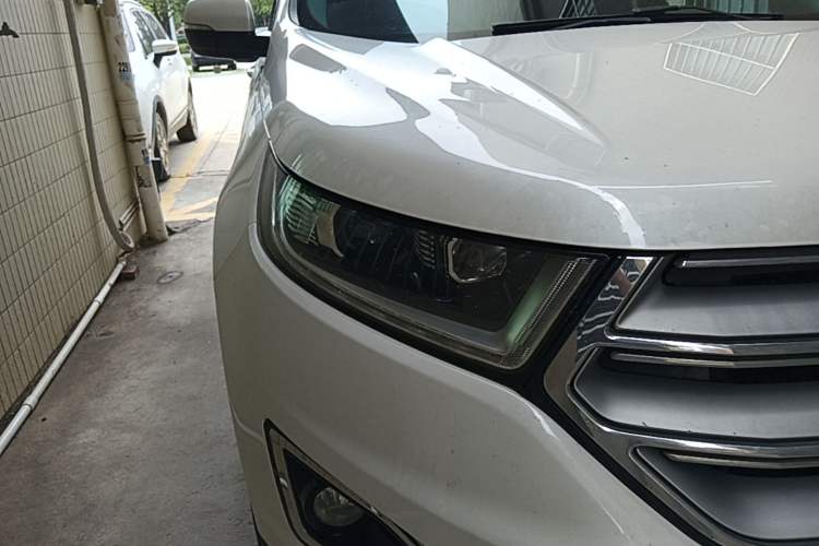 Used Ford Edge 2016 EcoBoost 245 Two-Wheel-Drive Titanium 7-Seater Right Front Headlight