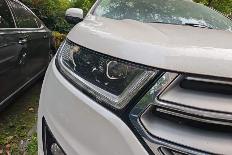 Used Ford Edge 2016 EcoBoost 245 Four-Wheel Drive Titanium 7-Seater Right Front Headlight