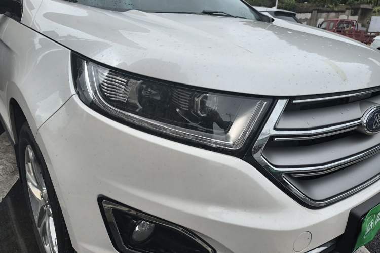 Used Ford Edge 2016 EcoBoost 245 Four-Wheel Drive Titanium Edition 7-Seater Right Front Headlight