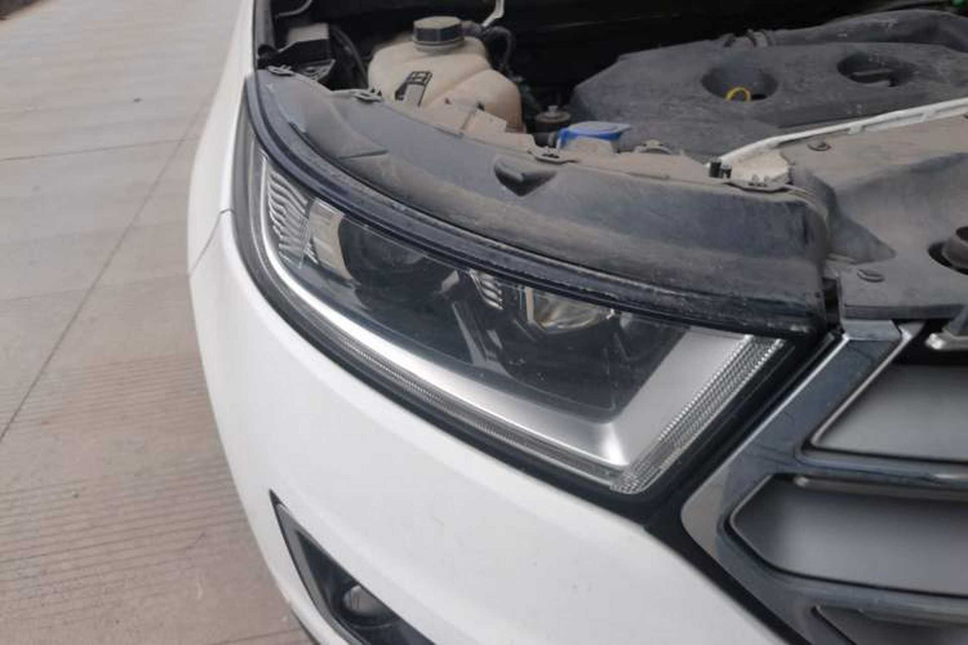 Used Ford Edge 2016 EcoBoost 245 Four-Wheel Drive Titanium 7-Seater Right Front Headlight