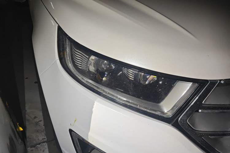 Used Ford Edge 2016 EcoBoost 245 Two-Wheel-Drive Titanium 7-Seater Right Front Headlight