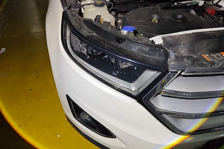 Used Ford Edge 2016 EcoBoost 245 Two-Wheel-Drive Titanium 7-Seater Right Front Headlight