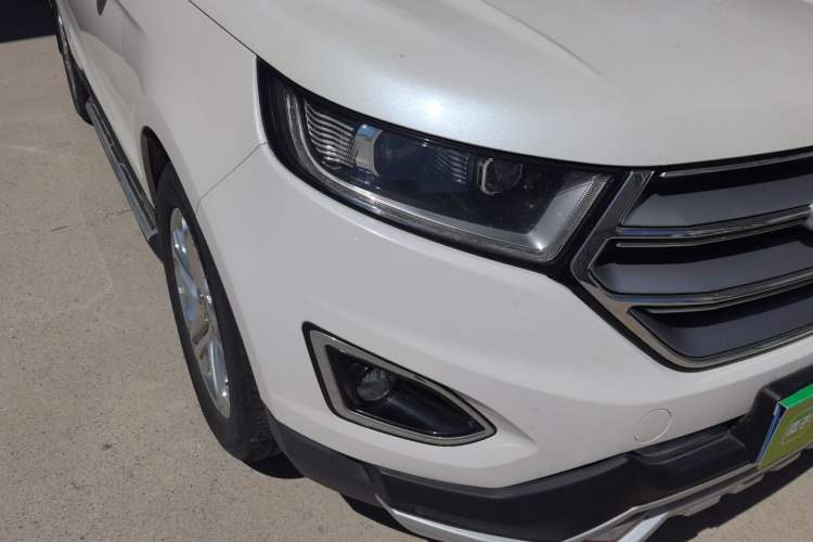 Used Ford Edge 2016 EcoBoost 245 Four-Wheel Drive Titanium Edition 7-Seater Right Front Headlight
