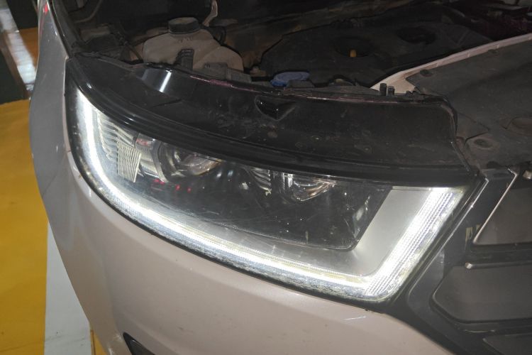 Used Ford Edge 2016 EcoBoost 245 Four-Wheel Drive Titanium 7-Seater Right Front Headlight