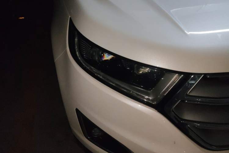 Used Ford Edge 2016 EcoBoost 245 Two-Wheel-Drive Titanium 7-Seater Right Front Headlight