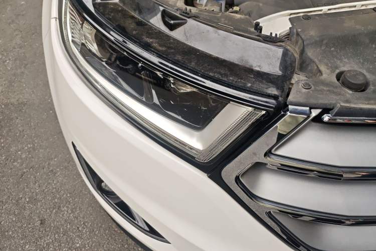 Used Ford Edge 2016 EcoBoost 245 Four-Wheel Drive Titanium Edition 7-Seater Right Front Headlight