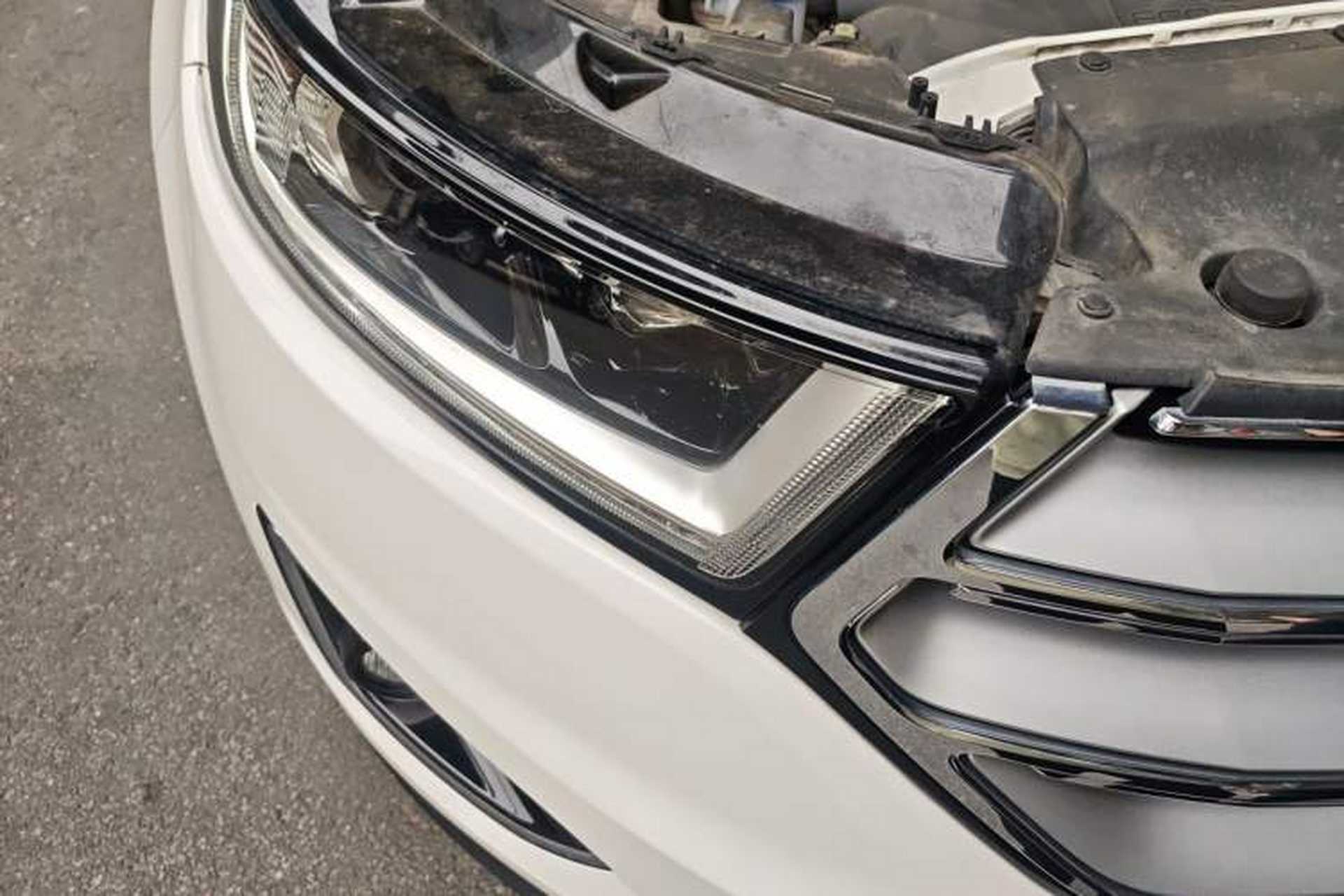 Used Ford Edge 2016 EcoBoost 245 Four-Wheel Drive Titanium Edition 7-Seater Right Front Headlight