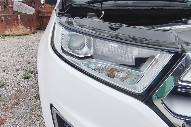 Used Ford Edge 2016 EcoBoost 245 Two-Wheel-Drive Titanium 5-Seater Right Front Headlight