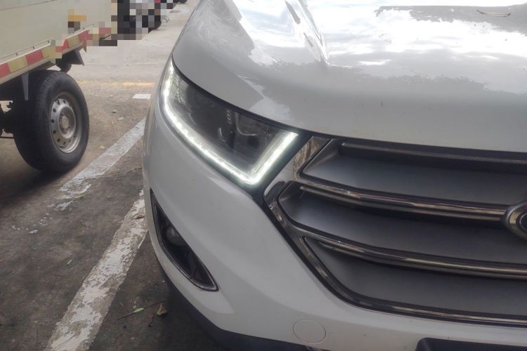 Used Ford Edge 2016 EcoBoost 245 Two-Wheel-Drive Titanium 7-Seater Right Front Headlight