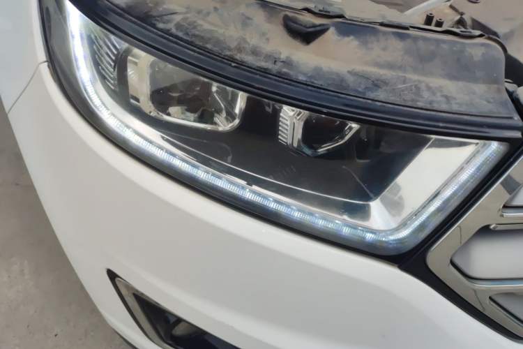 Used Ford Edge 2016 EcoBoost 245 Two-Wheel-Drive Titanium 5-Seater Right Front Headlight