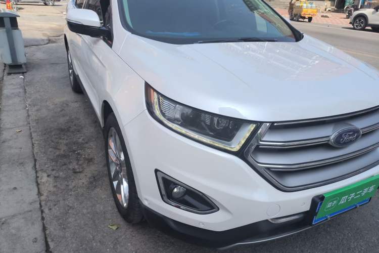 Used Ford Edge 2016 EcoBoost 245 Four-Wheel Drive Titanium 7-Seater Right Front Headlight