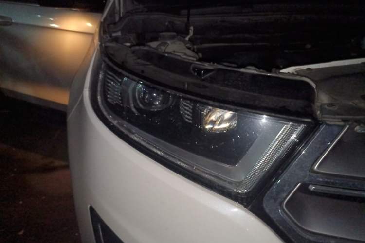 Used Ford Edge 2016 EcoBoost 245 Two-Wheel-Drive Titanium 7-Seater Right Front Headlight