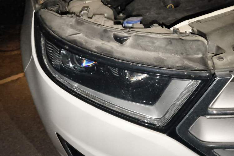 Used Ford Edge 2016 EcoBoost 245 Two-Wheel-Drive Titanium 7-Seater Right Front Headlight