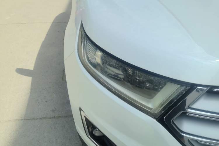 Used Ford Edge 2016 EcoBoost 245 Two-Wheel-Drive Titanium 7-Seater Right Front Headlight